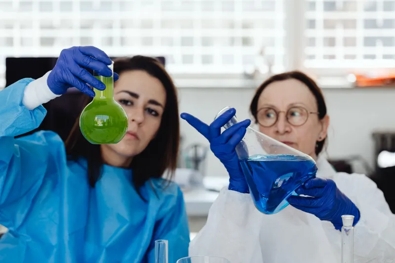 El científico sin rostro: cómo el género del investigador ha moldeado siglos de conocimiento sin que nadie lo cuestionara